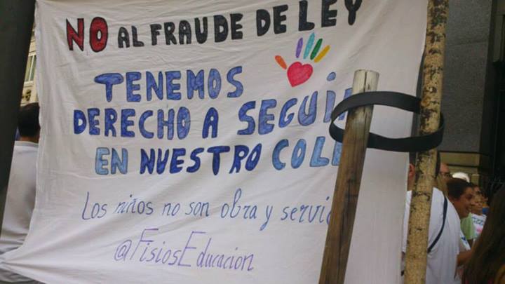 Pancarta mostrada en la concentración del día 6 frente a la Consejería de Educación